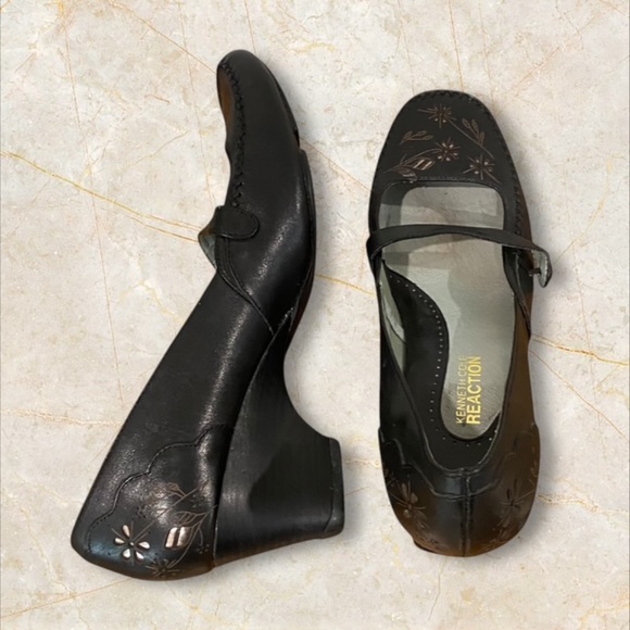 Kenneth Cole Reaction Black Shoes with Vintage-Inspired Detailing Size 9 - Picture 2 of 8